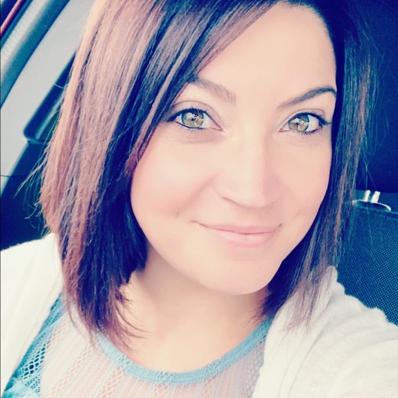 Meet your Posher, Alishia - Picture 1 of 1